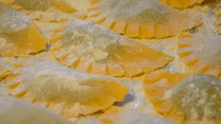 Ravioli con ricotta e spinaci [upl. by Donahue568]