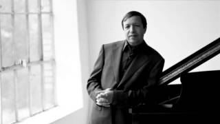 Mozart  Piano Concerto No 2 in Bflat major K 39 Murray Perahia [upl. by Aronid]