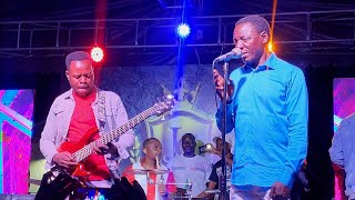 Alick Macheso Handover his Bass Guitar🎸 to SpencerquotBoltCutterquot amp Peter Moyo on Lead Guitar🎸🔥🔥 [upl. by Walton]