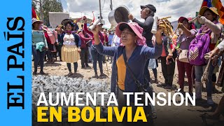 BOLIVIA estudia intervención militar para levantar bloqueos  EL PAÍS [upl. by Gelhar]