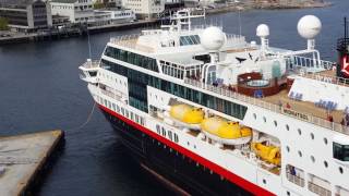 Hurtigruten Midnatsol ankunft und ablegen in Molde [upl. by Freud607]