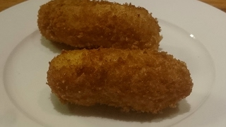 Aardappelkroketjes  Recept krokante kroketten met aardappelpuree [upl. by Eaver]