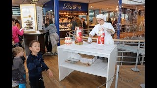 Lindt Chocolate Santa Claus Wrapping  Cologne Chocolate Museum [upl. by Puklich]