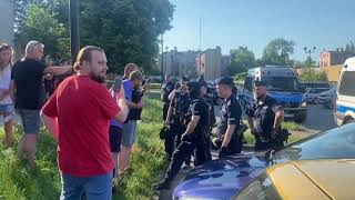 Użyto gazu łzawiącego Interwencja policji po wizycie Jarosława Kaczyńskiego w Inowrocławiu [upl. by Elatia471]