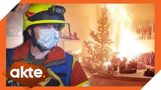 Feuer im Wohnzimmer Wie schnell brennt der Weihnachtsbaum  Akte  SAT1 [upl. by Craw898]