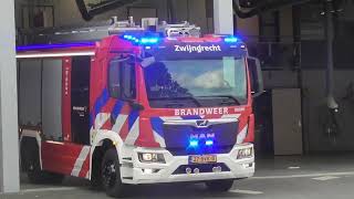 afsluiting open dag brandweer gaat met spoed weg bij de brandweerkazerne in Zwijndrecht [upl. by Carberry]