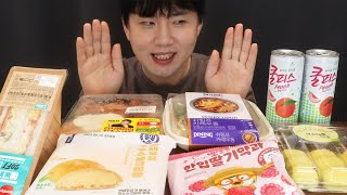 CU편의점 맛있어 보이는 거 좀 챙겨왔어요 ASMR MUKBANG [upl. by Thorman]