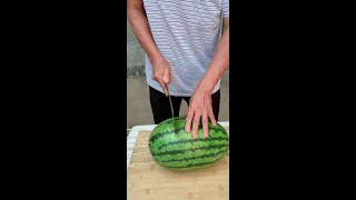 Watermelon is cut like this eating clean and hygienic funny old couple [upl. by Elrebmik]