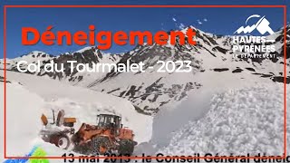 Déneigement du col du Tourmalet par les agents du Département des HautesPyrénées  2013 [upl. by Oramlub]