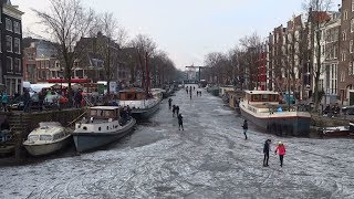 Schaatsen op grachten Amsterdam mooi leuk en gevaarlijk  Maart 2018 [upl. by Llenahc720]