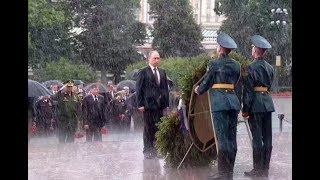 Putin braves rain to honor WWII victims [upl. by Kcirrem112]