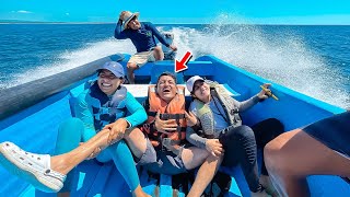 ¡CASI NOS SALIMOS DE LA LANCHA en MAR ABIERTO😱 con MIS AMIGAS en EL SALVADOR [upl. by Forcier]