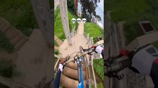 QUE LOCURA ESTAS ESCALERAS 🫨🫨🥵 mtb enduromtb downhill peligro [upl. by Nnyltak768]