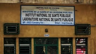 La Guinée en guerre contre le virus Ebola [upl. by Yelrebma]