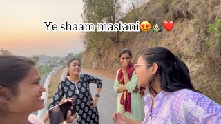 Pahadi byoli ne kiya road mei nritya💃🤣 Best Hometown Moments🥰❤️ Varsha gusain [upl. by Tidwell350]