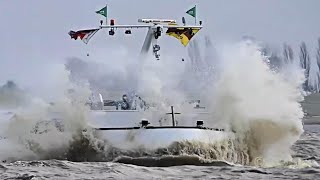 tapferes Binnenschiff besiegt den Sturm brave inland cargo ship conquers the storm Emden Ems Dollart [upl. by Jerusalem332]