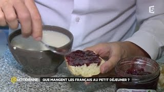 Que mangent les Français au petit déjeuner [upl. by Sellma485]