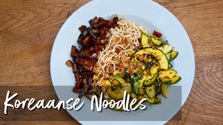 Noodles met Koreaanse komkommer salade en zoete tempe  Recept van MitusMeatlessFood [upl. by Colson]