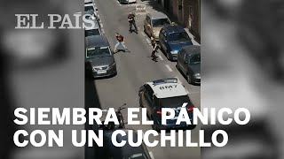 Un policía dispara a un hombre armado con un cuchillo en Madrid [upl. by Allare]