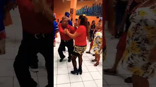 Robotino bailando esta buena música veanlos 🎶🎵🎼👏baile baile musica dance shorts short show [upl. by Anez465]