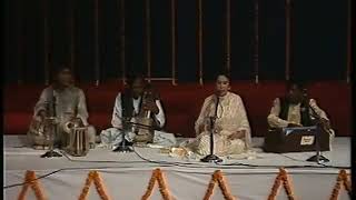 Mohabbat Karne Wale Kam Iqbal Bano Live In India [upl. by Annad]