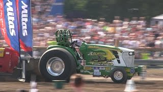 Zeinstra New Born Deere  3500kg Super Stock  EC  5 DM Tractor Pulling  Brande 2014 [upl. by Ribble]