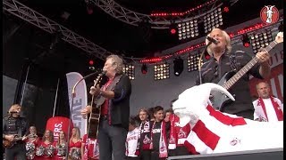 Die FCHymne mit den Höhnern und 50000 Fans [upl. by Etnahsal]