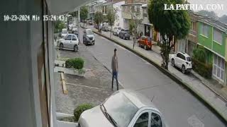 Así fue el accidente que dejó cuatro lesionados y cinco carros chocados en Laureles Manizales [upl. by Itsrik]