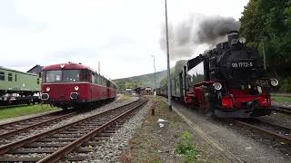 Doppel Ausfahrt VT 98 Schienenbus und Dampflok im Bahnhof Cranzahl [upl. by Yrreb]