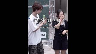 MYUNG JAEHYUN GIVING A FAN HIS MIC AND SHE JUST WALKING AWAY LMAO kpop myungjaehyun boynextdoor [upl. by Dorcea]