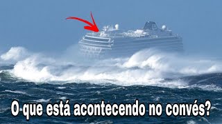 Navio De Cruzeiro Com Passageiros Numa Tempestade De Escala 12 [upl. by Gard921]