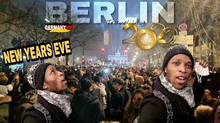 New Years Eve Party at Brandenburg Gate Berlin 2022 Walk New Year Fireworks  silvester 2022 [upl. by Samaria]