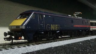 Hornby R3893 Class 91 Electric Locomotive  91117 GNER  OO Gauge  Model Train Review  HD [upl. by Netsrejk24]