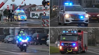 Vast voor spoorbomen Politie Ambulance en Brandweer met spoed naar uit de bocht gevlogen auto [upl. by Ardnuas403]