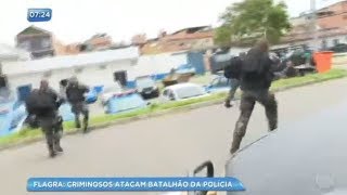 Equipe da Record TV acompanha ataque ao Batalhão da Polícia no Rio de Janeiro [upl. by Iat329]