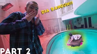 DIA BANGUN Prank pindahin kasur ke KOLAM RENANG Wkwkwkw [upl. by Nagem]