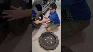 Watch and learn how to change tire using a hitech tool [upl. by Kriss]