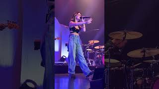 “this is how a woman leaves”  Maren Morris in Burlington 91024 [upl. by Tanberg]