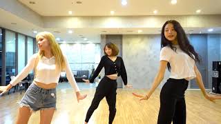 IZONE  까탈레나Catallena Dance Practice Hyewon Chaewon and Wonyoung [upl. by Levine]