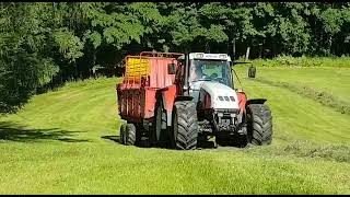 Steyr 9125 mit Pöttinger Ladeprofi 2 Ladewagen [upl. by Kelley582]