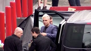 EXCLUSIVE Robbie Williams and his blonde mohican hair style arriving at concert arena in Paris [upl. by Therese]