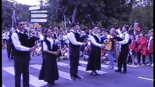 Quimper  Défilé des Guises Festival de Cornouaille Juillet 2000 partie 1 [upl. by Seligmann718]