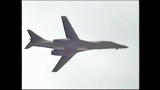 B1B LANCER DEMO FLYBYS  1993 TORONTO CANADA AIRSHOW [upl. by Jak408]