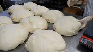 Popular！Garlic Bread Making Garlic Butter with Parsley  超人氣團購美食！奶油大蒜麵包製作  Taiwan Bakery [upl. by Nehtiek]