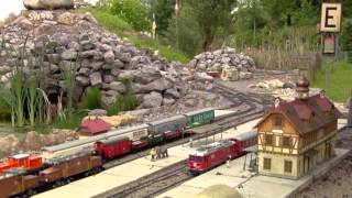 Eisenbahnspielen in freier Natur Garten und Parkbahnen im Schwabenland [upl. by Radborne]