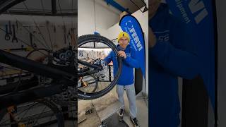 remove the hub play on the mtb wheel mtb tutorial bicifaidate lorybart [upl. by Fretwell]