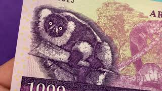 Billete Madagascar 1000 Ariary 2004 quot LEMUR Y TORTUGA quot [upl. by Honeywell674]