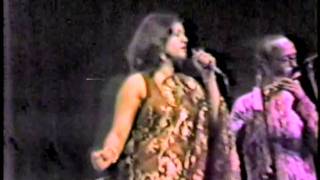 Runa Laila 1982 in Houston I love to sing for youMoin Akhtar intro [upl. by Micah909]