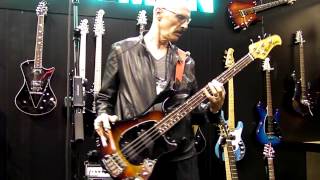 Tony Levin demonstrates his funk fingers [upl. by Ybot]