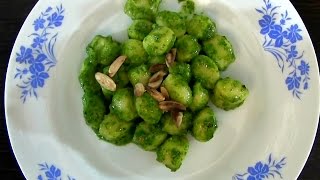 Gnocchi di patate con pesto di rucola e mandorle tostate [upl. by Niobe]